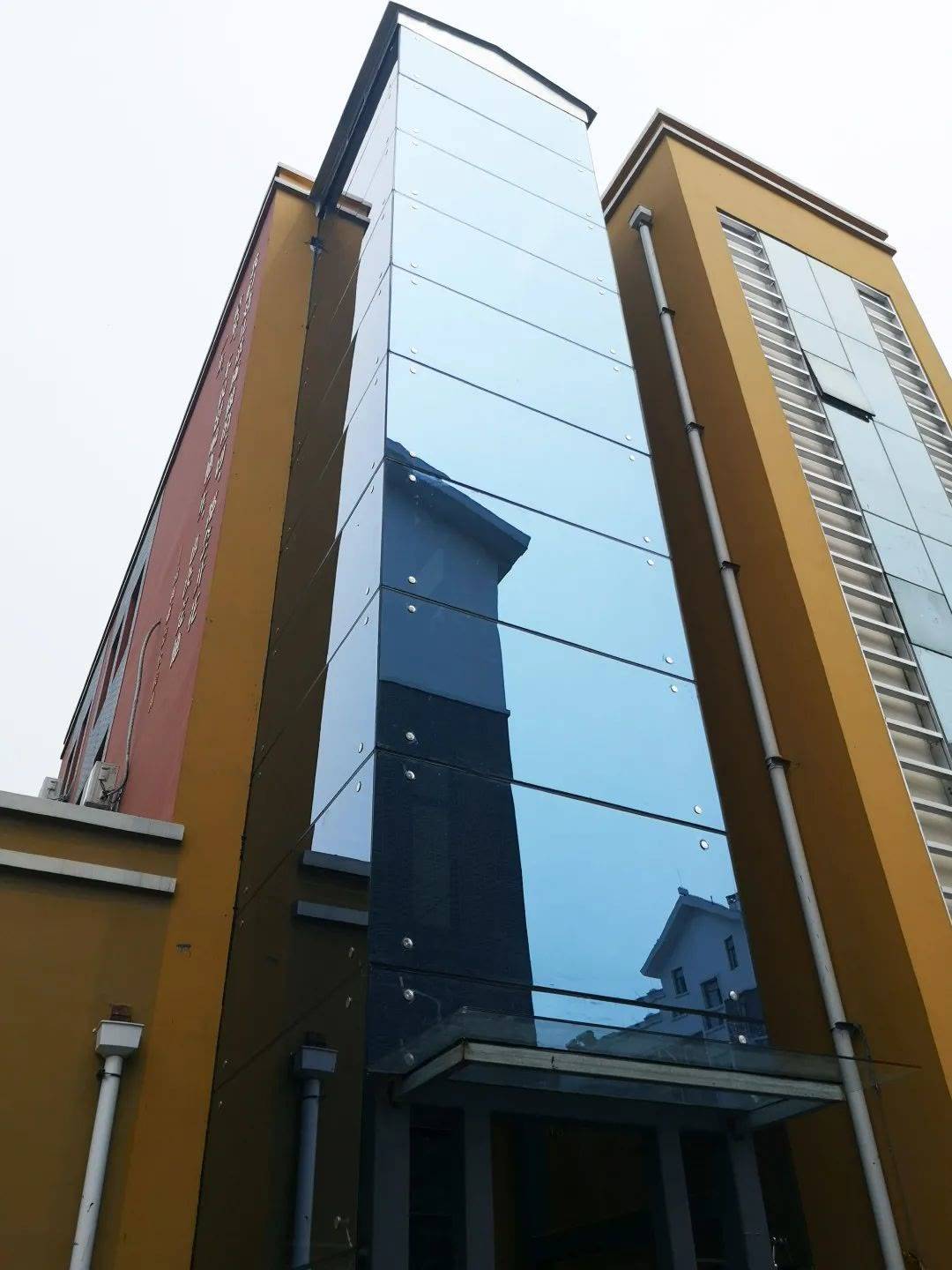 九九重阳节日立电梯与您久久相伴