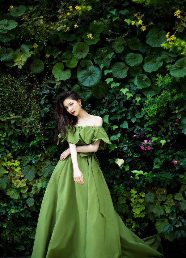 绯闻 不愧是张一山的绯闻女友！常人不敢挑战“原谅绿”，她穿上美翻了