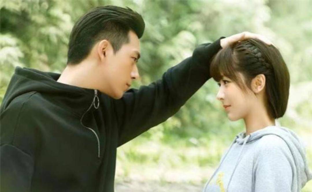 夏雪|杨紫晒库存自拍照，不受《余生》延期的影响：出名很早，未来很长2