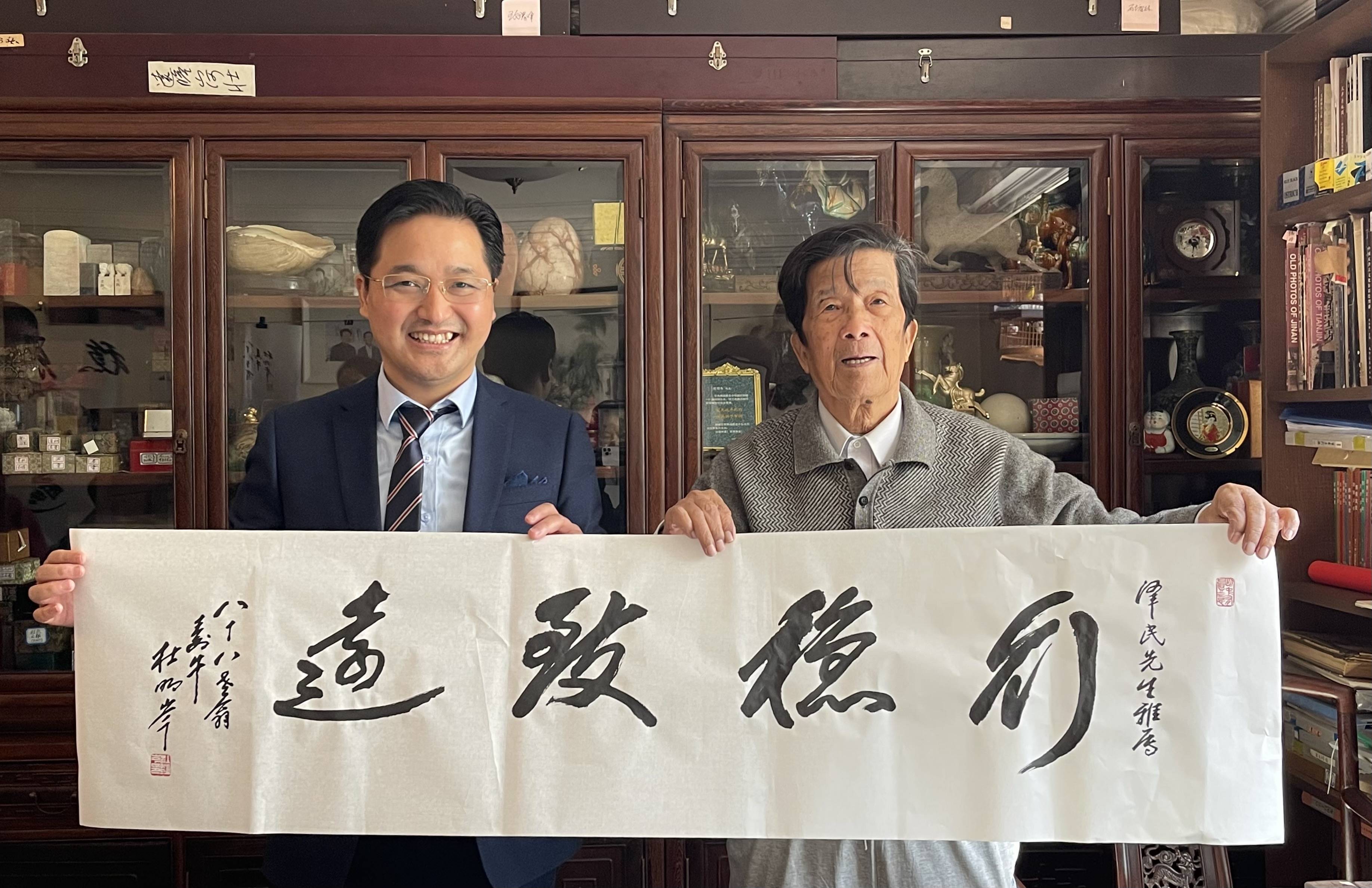 科协委员,天津职工美术研究会会长,炎黄书画院副院长兼秘书长,法中