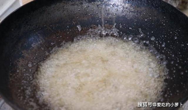 水大叔|把一碗小米倒进滚烫油锅，瞬间变美味，真是高手在民间，厉害了