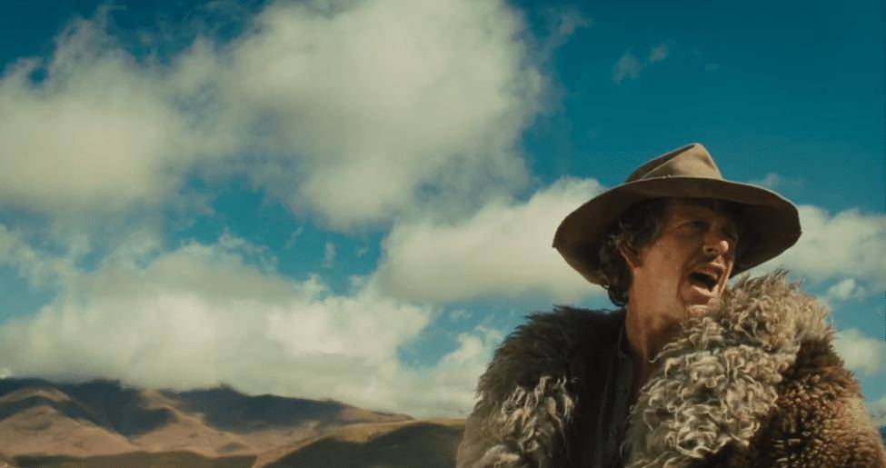 法斯宾|【聊聊电影】《西部缓慢之死》：寻爱少年的奇幻旅程