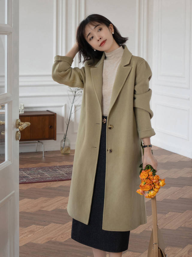 逐渐降温 降温了的秋冬，大衣搭配牛仔裤简约又洋气，让你美出圈了！