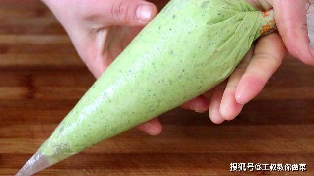 水大叔|大厨教你这样做菠菜糊鸡蛋小零食，松软香甜，营养美味，特别好吃