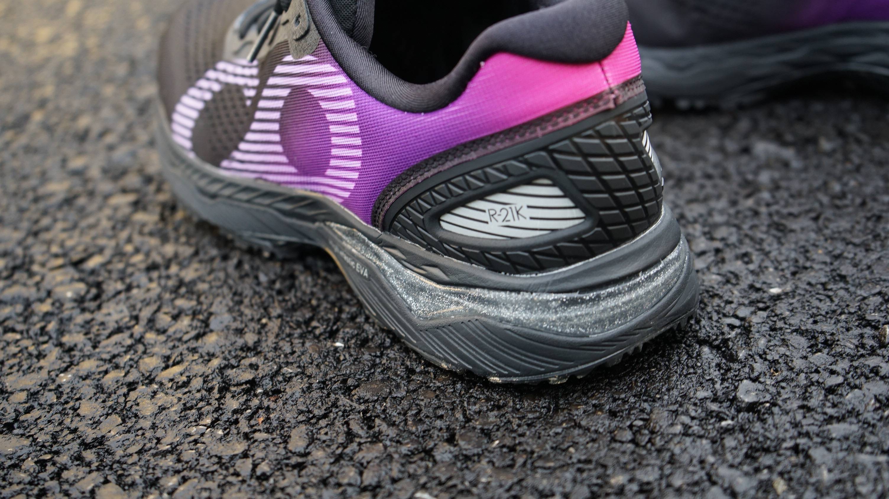 有颜有料更超值,全场景适应全跑者必备,咕咚21k驭风智能跑鞋