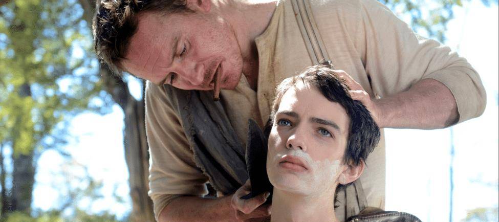 法斯宾|【聊聊电影】《西部缓慢之死》：寻爱少年的奇幻旅程