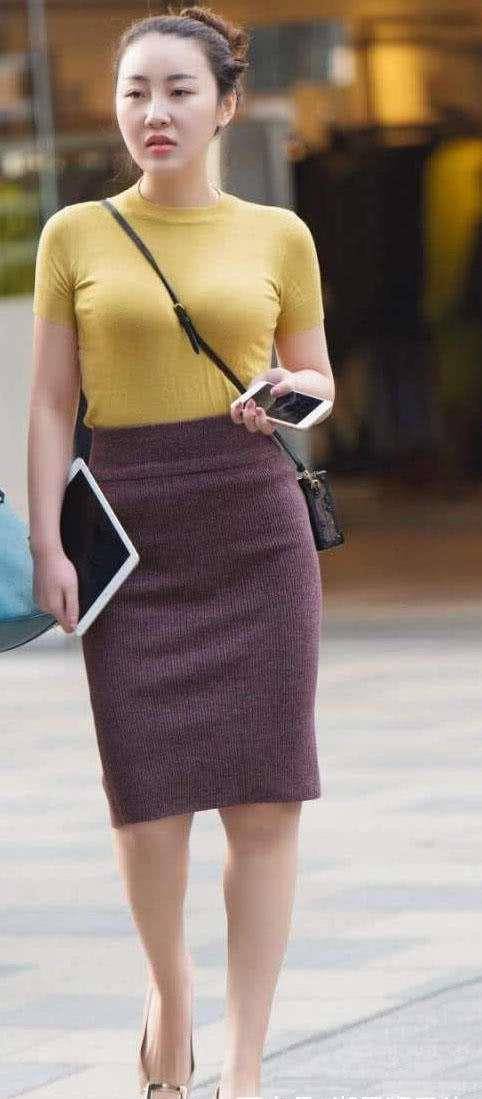 因为 春季强推着几款流行色,优雅中带着气质,成为人群中的焦点