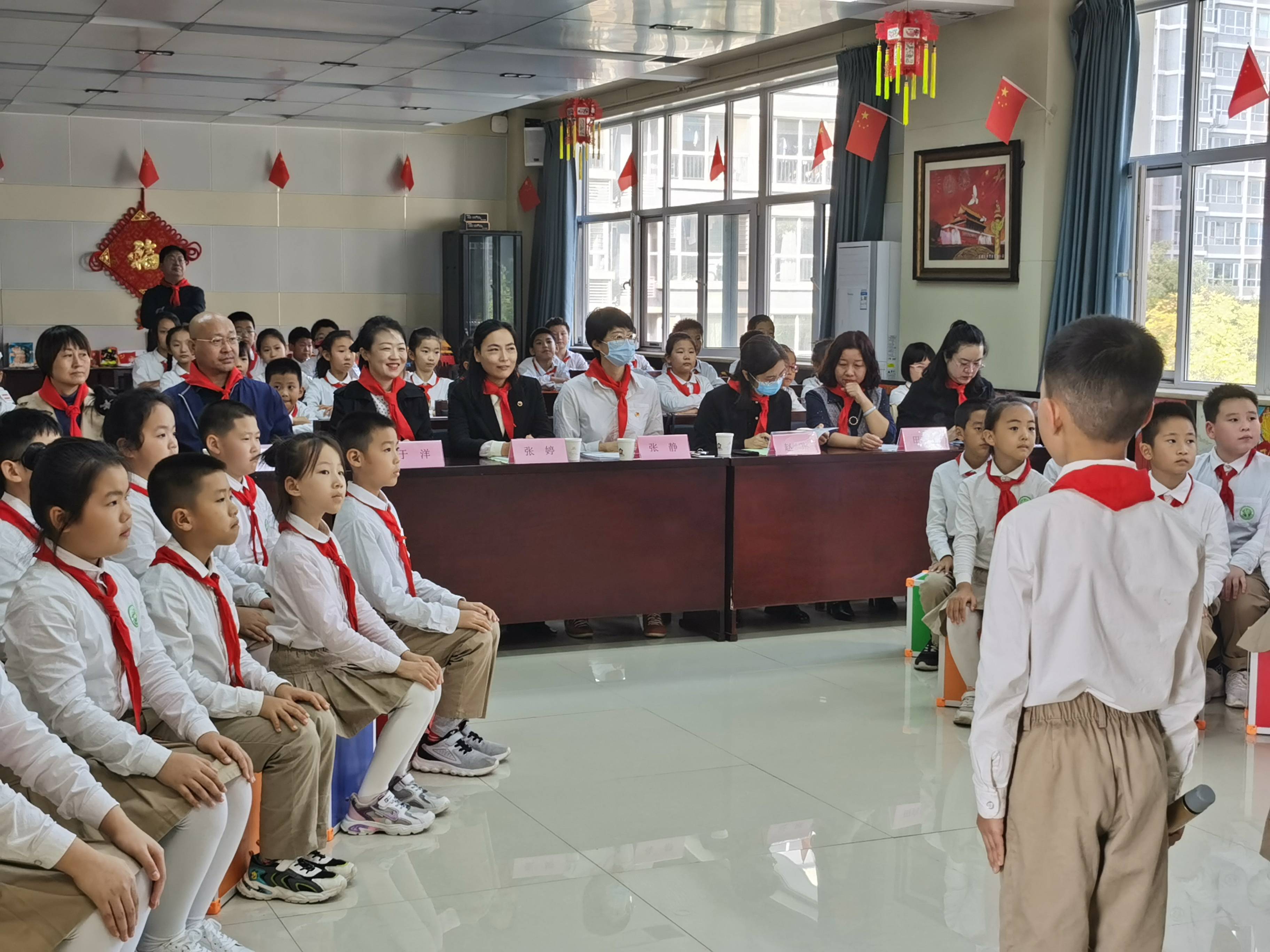 石家莊市橋西區建隊紀念日活動在石家莊市育新實驗小學舉行_紅領巾