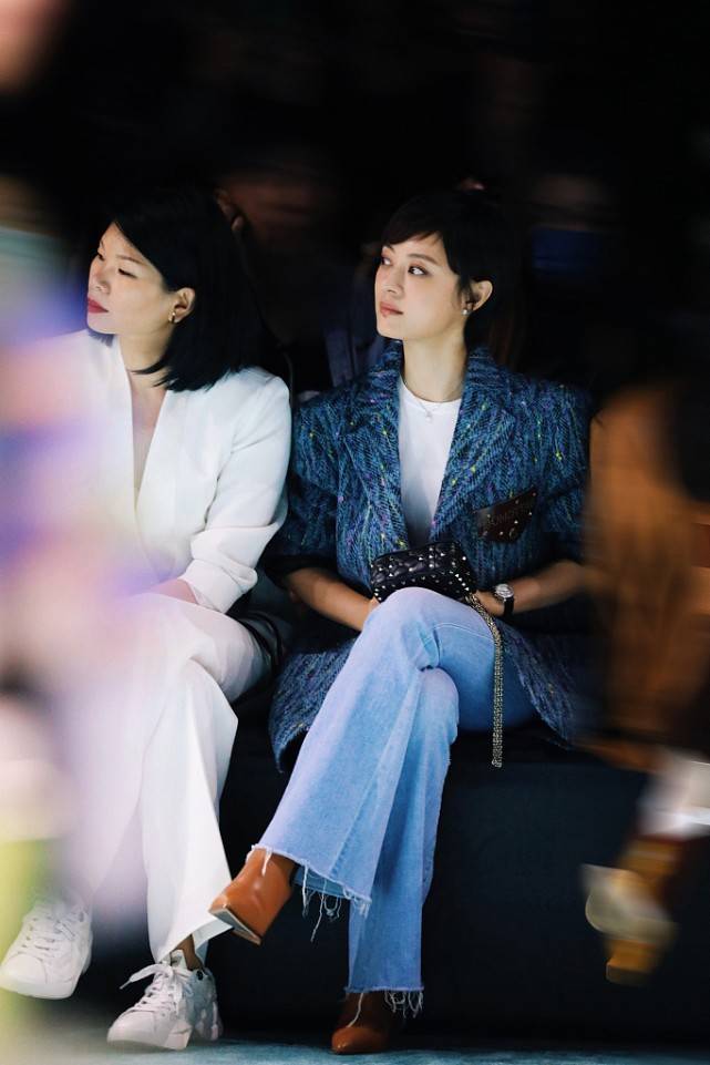 孙俪衣 孙俪衣品提升不少,和吕燕同穿西装不输气质,虽然休闲但气场挺足