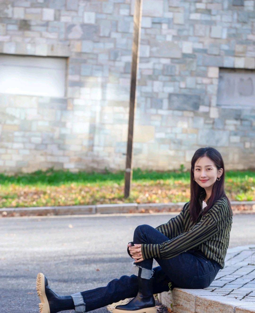 风景线 谁说穿基础款不好看的?只要会搭配,轻松成为街角的靓丽风景线