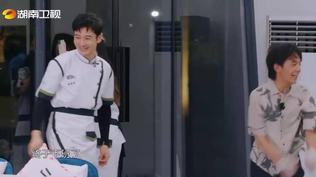 回合|周末综艺指南 |《一年一度喜剧大赛》《向你致敬》开播；《中餐厅5》收官