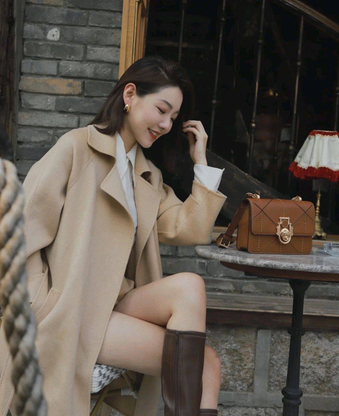 风景线 谁说穿基础款不好看的?只要会搭配,轻松成为街角的靓丽风景线