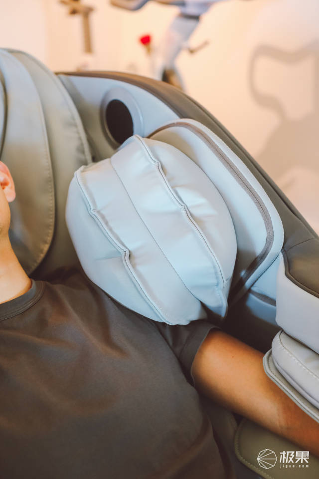 腰部|伏案工作者的福音！74组气囊+仿生机械手，在家私享全身“马杀鸡”