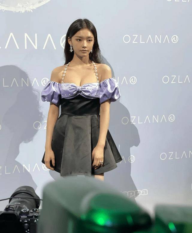 傲人 上海时装周众女星PK！孙俪略显老气，林允身材傲人，江疏影气场全开