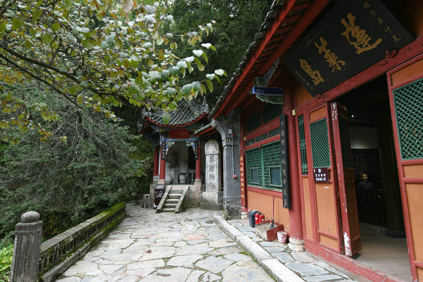 张良庙寻古紫柏山赏秋十月去留坝赴一场秦岭红叶奇幻之约