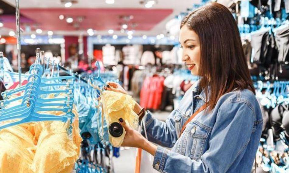 白天 四川23岁校花坚持白天不穿“内衣”,一年以后,发生了这几个变化