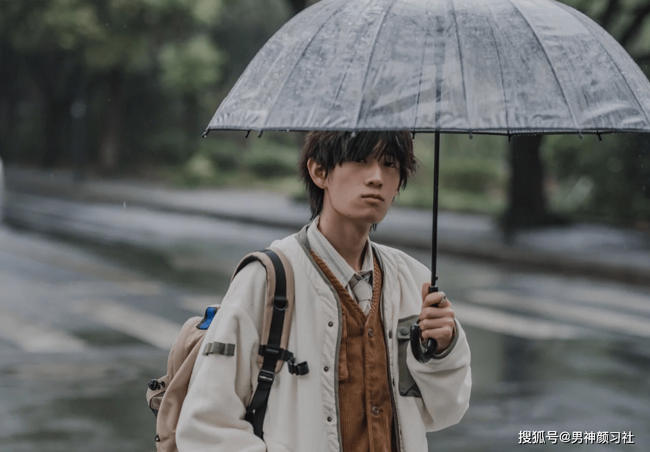 进行 大地色,现代成熟男士的主场色,约会首选搭配