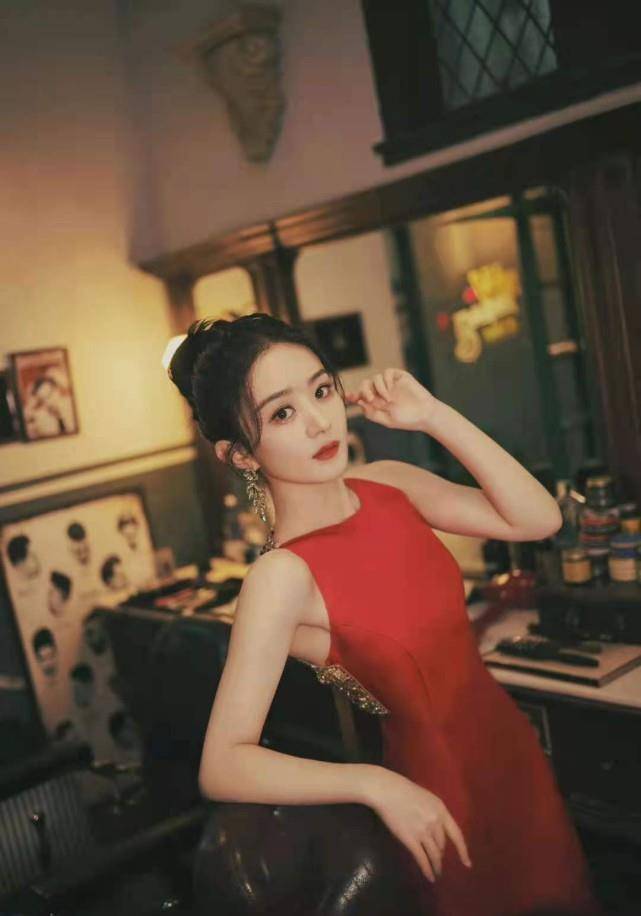 元素 赵丽颖风格转化得太大！穿西装干练飒气女强人，如今优雅得好精致