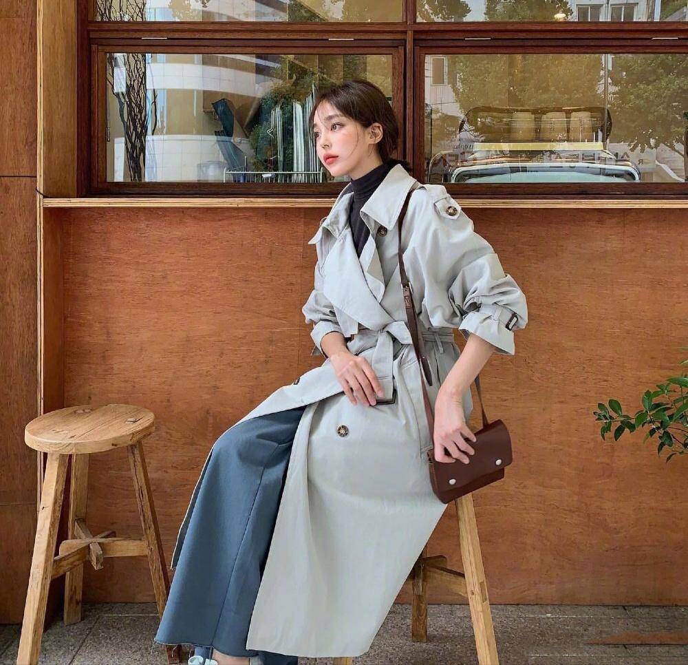 样式 优雅气质的秋季穿搭，简约时尚随心搭配，显瘦显高美的恰到好处