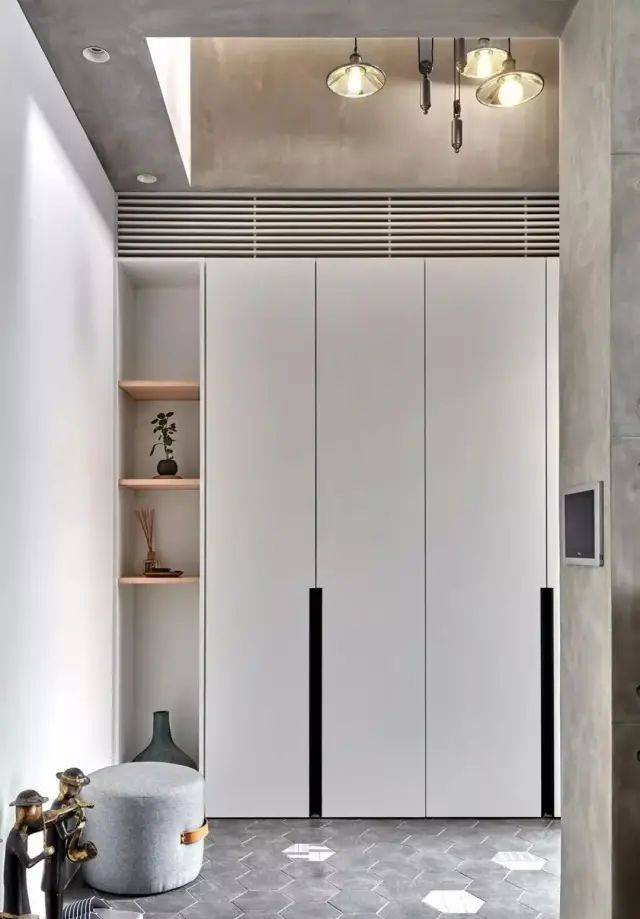 入户鞋柜一般做多高 3638e6291fc9459da667159aefc15b1a.jpeg