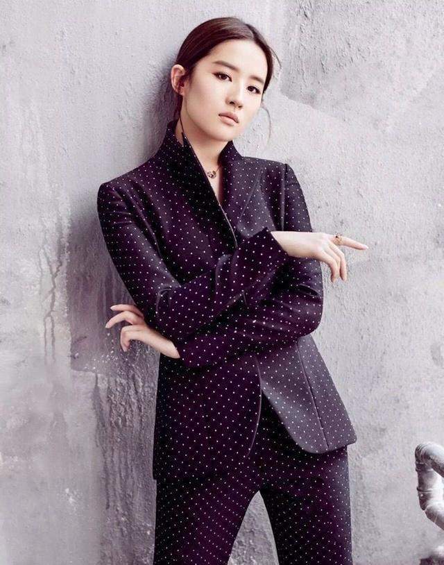 职场 好看到爆!从一线女星正装看职场穿搭