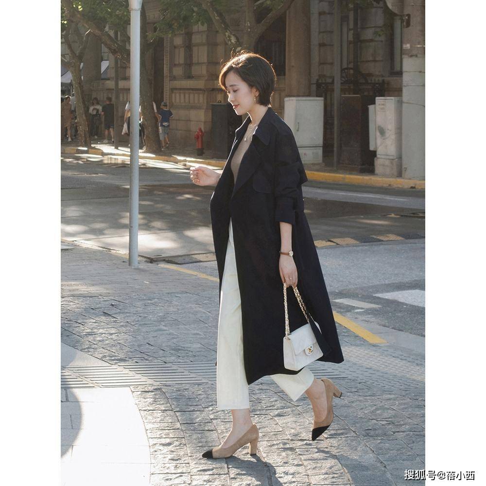 身材 40岁女人穿风衣要“大气”,get这4个搭配重点,气质不俗反而高级