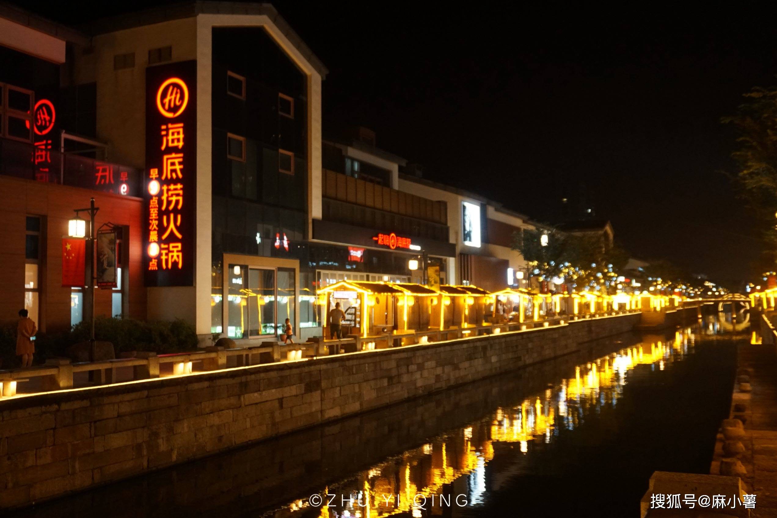 绍兴有座古街，被誉为绍兴太古里，是本地人夜生活最热闹的地方