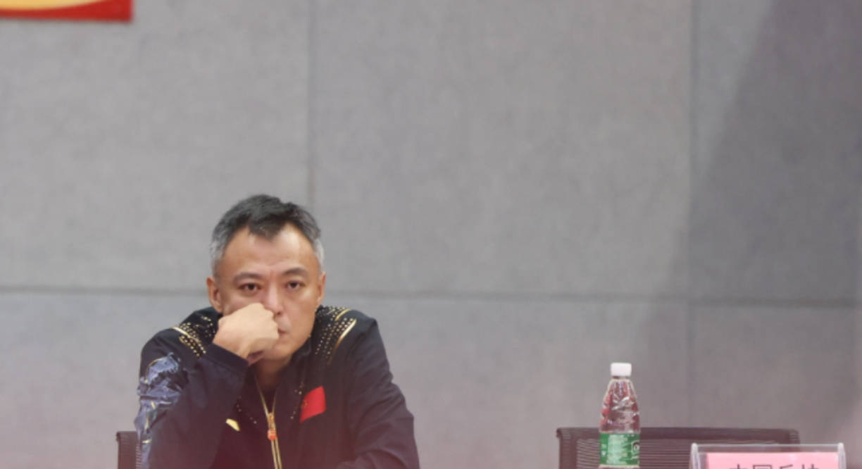 比如负责孙颖莎的教练黄海城,在新周期主动以家庭原因申请离队.