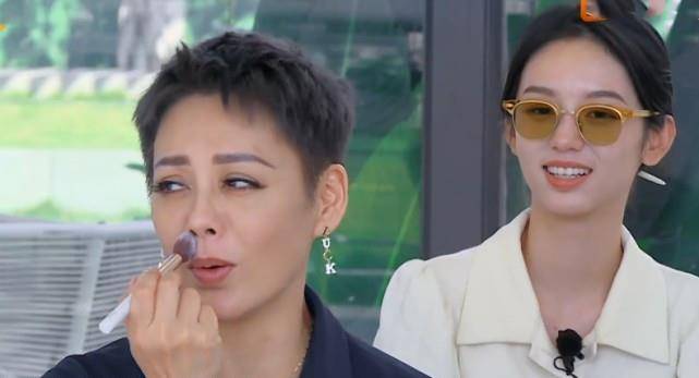 偶像|《中餐厅》偶像包袱最重的嘉宾，别人在忙她补妆，比宁静还能化