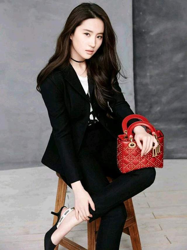 职场 好看到爆!从一线女星正装看职场穿搭