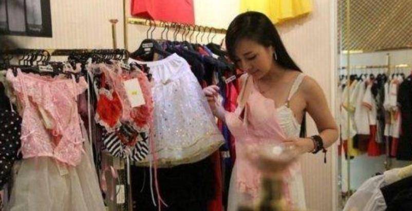 白天 四川23岁校花坚持白天不穿“内衣”,一年以后,发生了这几个变化