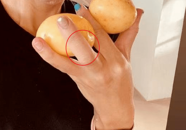 手部|陈意涵分享孕晚期动态，临产在即手部浮肿明显，仍坚持下厨好贤惠