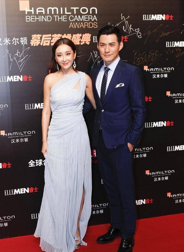 好身材 杜若溪和老公同框显得挺娇气,露肩露腿显身姿,气质挺耐看的