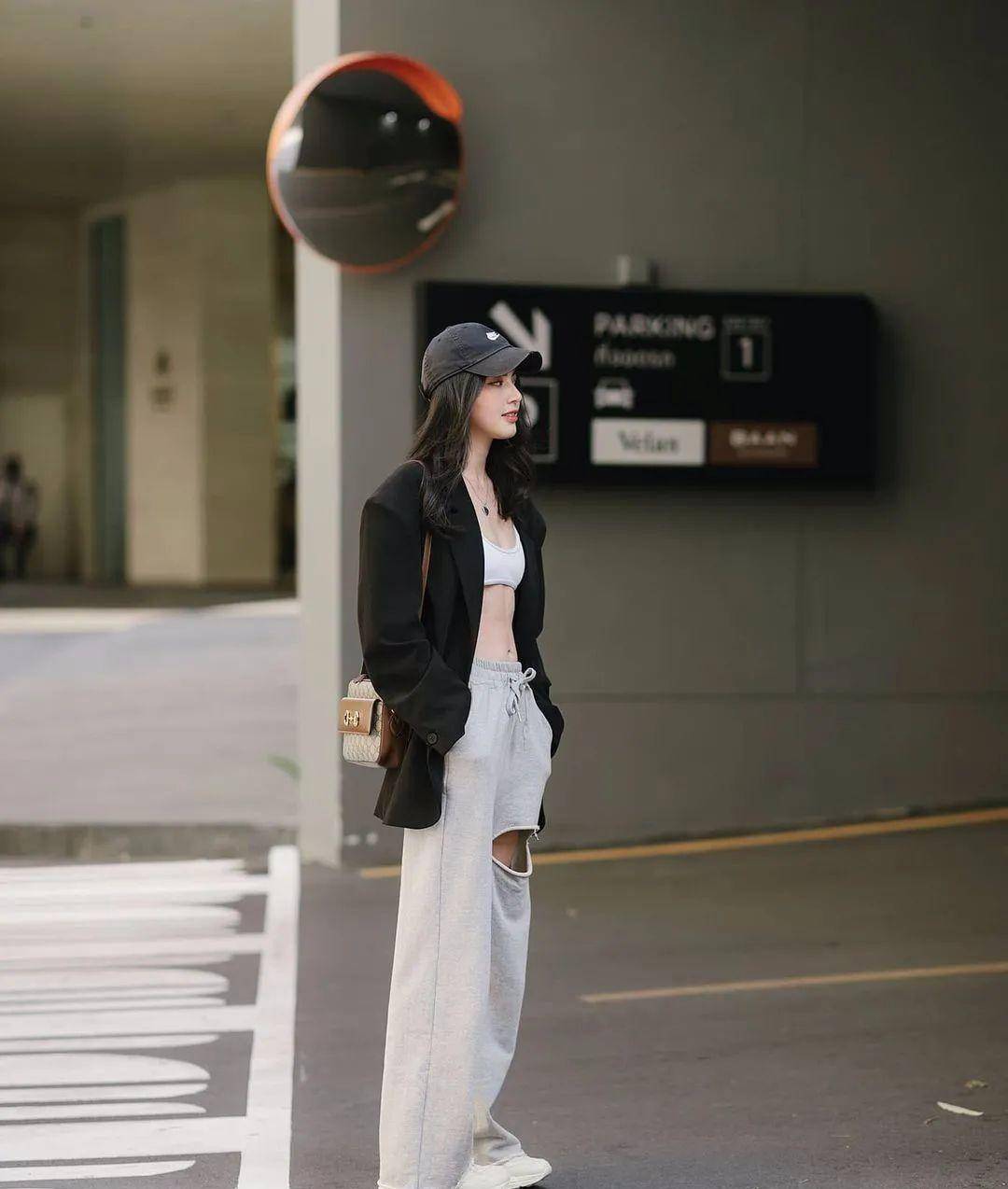 感觉 想要穿出新鲜感，今年的秋装，可以考虑一下慢跑裤