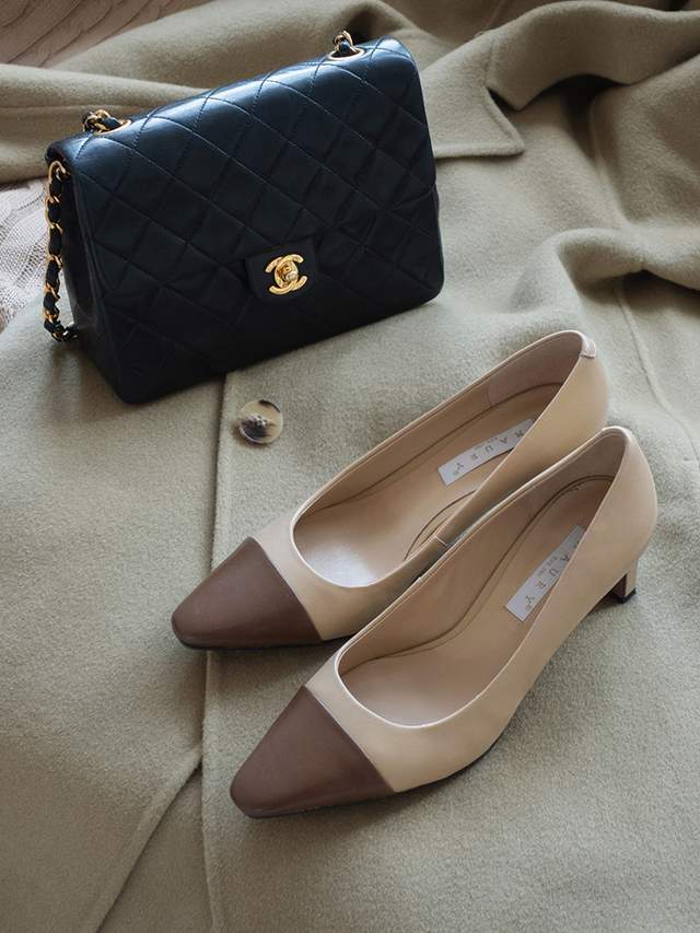 显得 秋季,奔四奔四的女人怎么穿风衣?搭配衬衫和牛仔裤,减龄又洋气