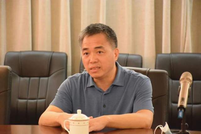 原创排面金鸡独立李发彬回南安市长迎接交警铁骑开道商界重奖150万