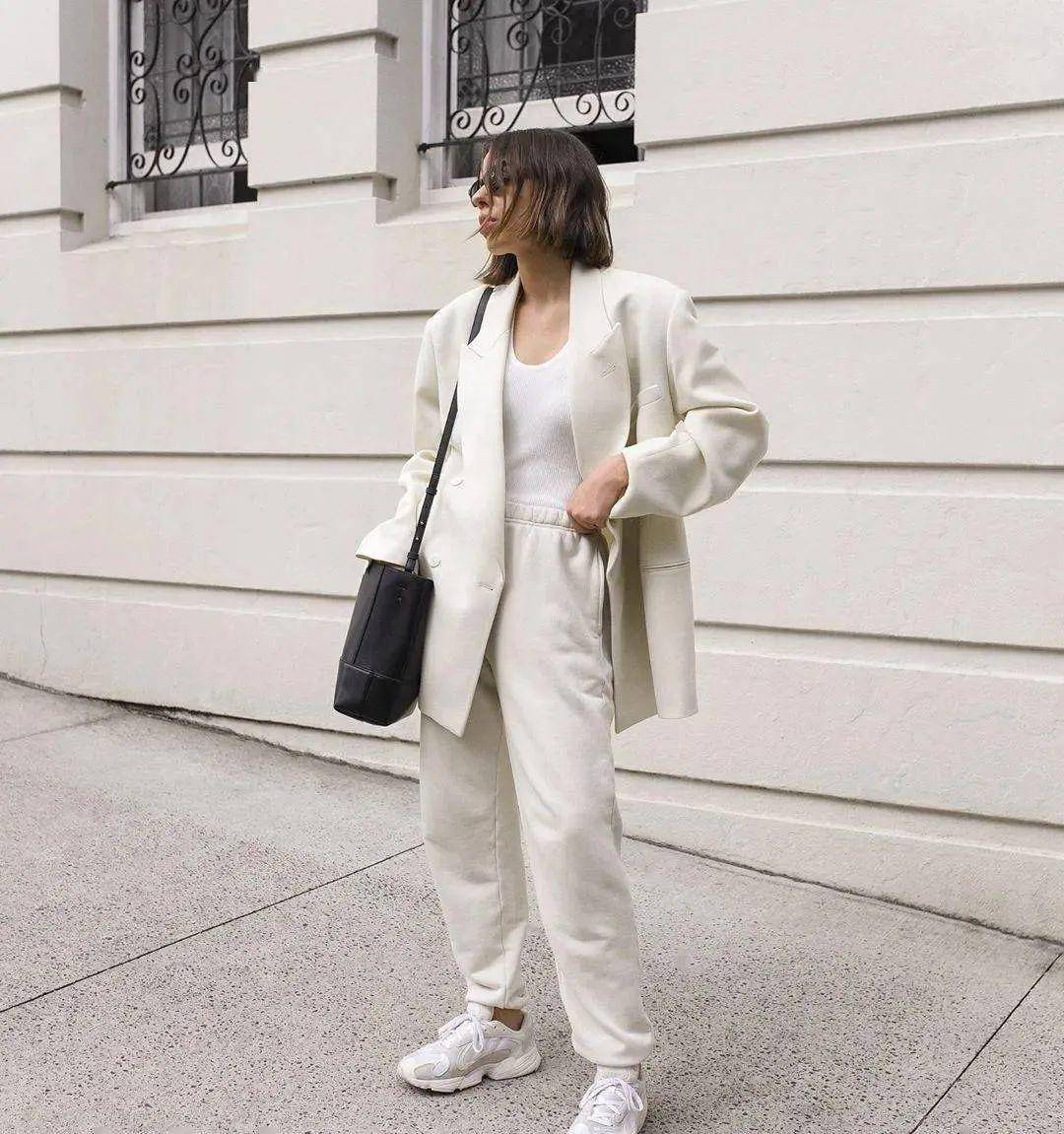 感觉 想要穿出新鲜感，今年的秋装，可以考虑一下慢跑裤