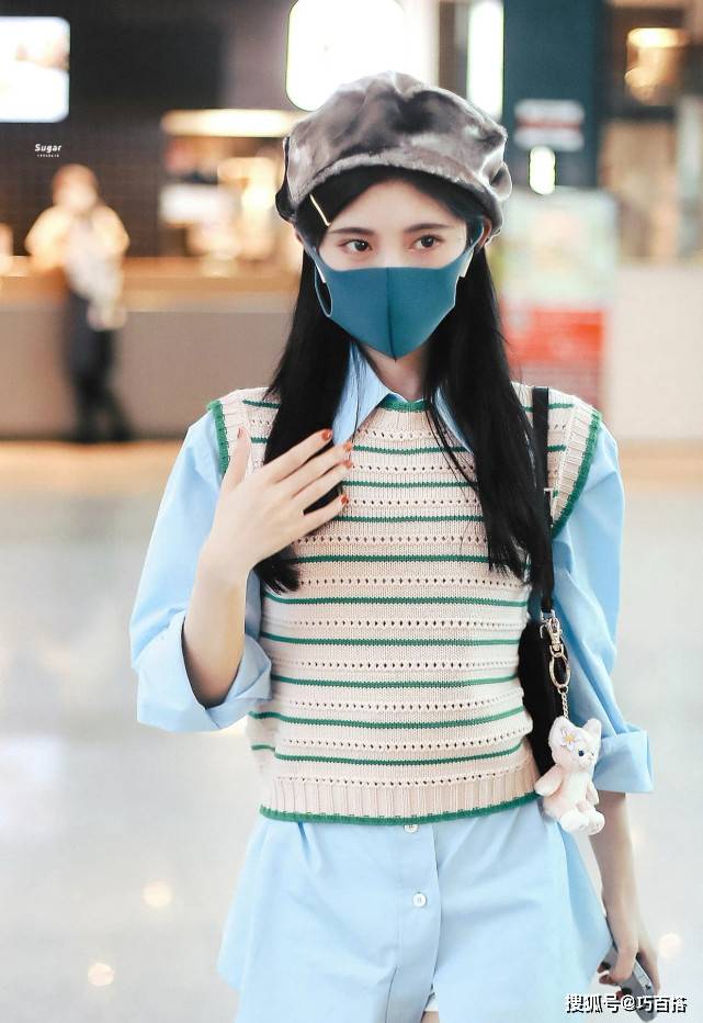 鞠婧祎 鞠婧祎私服从未翻车！马甲叠穿衬衫，显高又气质，值得借鉴