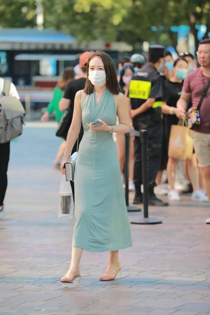 高跟鞋 高雅又端庄的精致穿搭，散发出无可挑剔的魅力，妩媚可人十分新潮