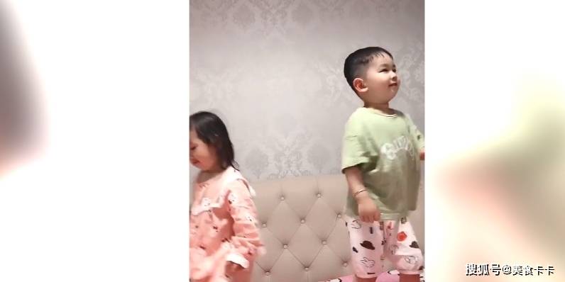 家长|哥哥有了妹妹之后,就开始放飞自我,网友:俩兄妹好可爱!