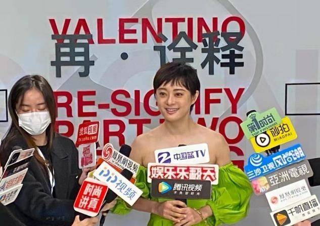 廓形 孙俪好不容易走红毯，又翻车！穿高定压轴亮相，身材差劲像路人