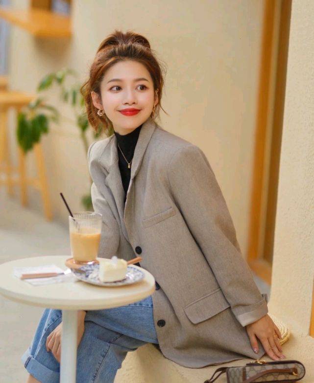 黑色 服装穿搭是女生的门面，可以很简约，但不能太过普通