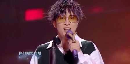 进行|《我们的歌》又度登上热搜，薛之谦再成节目焦点