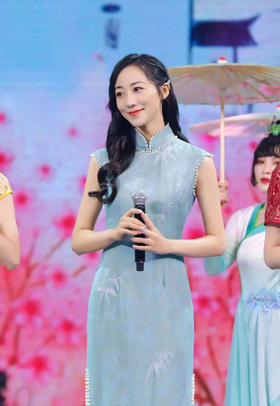 好身材 中国穿旗袍最美的7位女星，刘亦菲温婉可人，关晓彤性感撩人