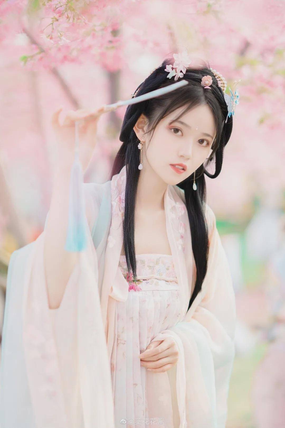 摄影 汉服小仙女：愿君莫负花期时