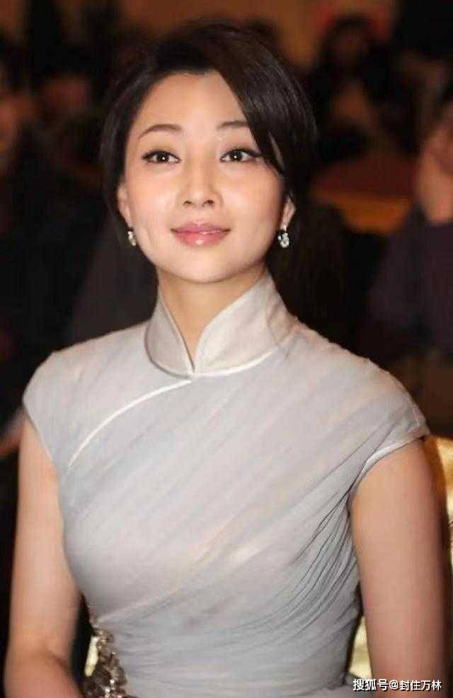 标准 殷桃颠覆了审美标准，穿修身旗袍身材刚刚好，有点肉感更有韵味