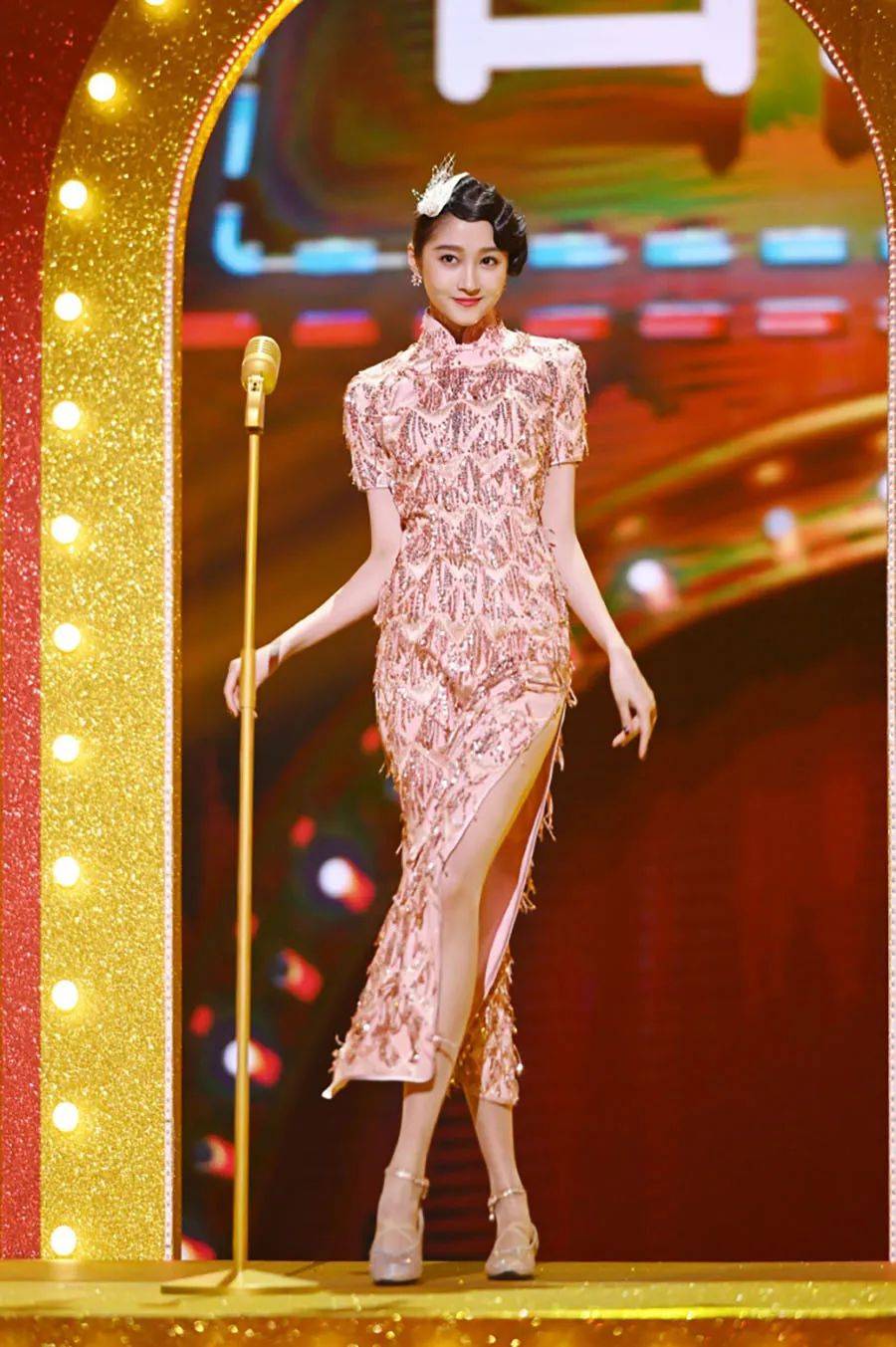 好身材 中国穿旗袍最美的7位女星，刘亦菲温婉可人，关晓彤性感撩人