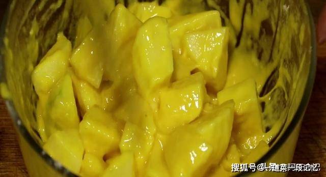 皮就行|又一道菜火了，土豆块里打入2个鸡蛋，简单一拌，出锅给肉都不换