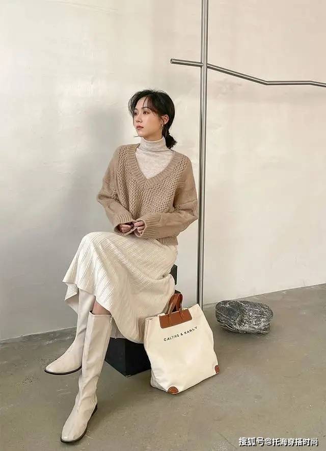 设计 毛衣是秋季很好的搭配单品，可单穿、可外穿、可内搭