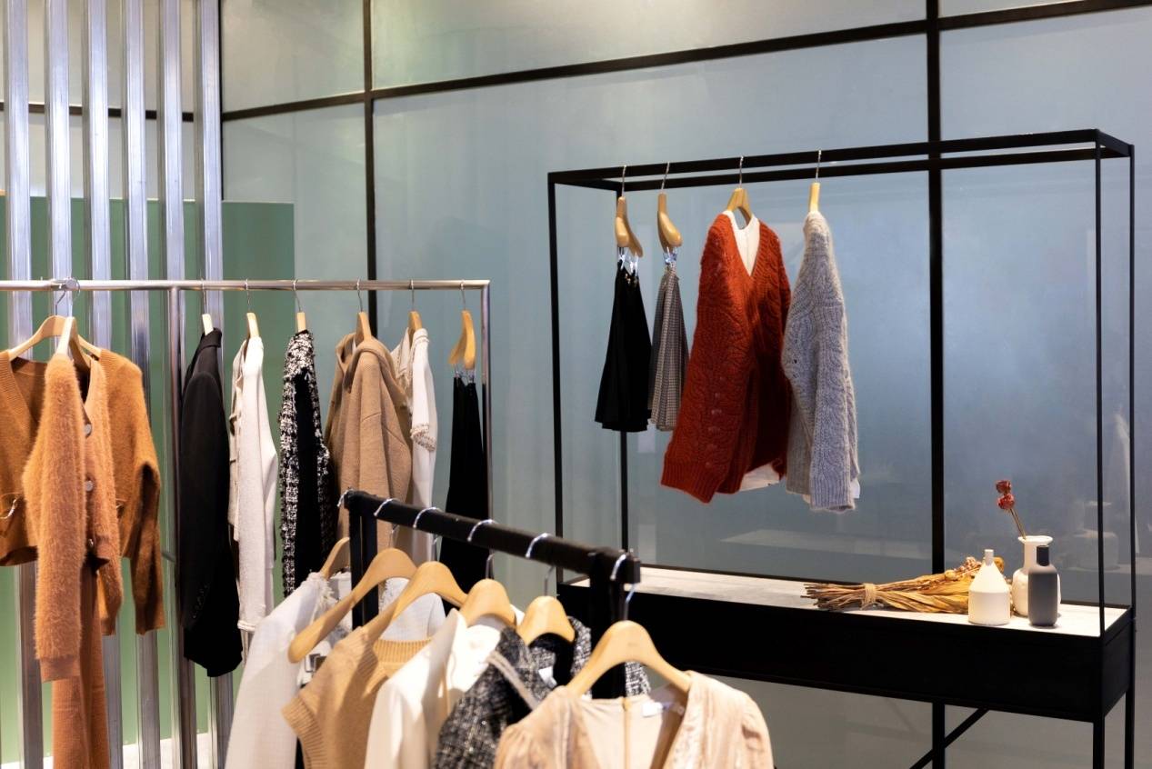 活动 林允空降b+ab上海来福士店 演绎秋冬女性力量